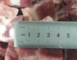 SƯỜN BẸ HEO CẮT 4.5 CM DÙNG LÀM MÌ QUẢNG