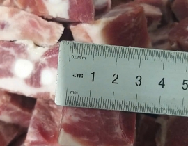 SƯỜN BẸ HEO CẮT 4.5 CM DÙNG LÀM MÌ QUẢNG