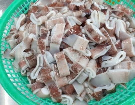 MỰC ỐNG CẮT KHOANH 2,3-3CM CÒN DA