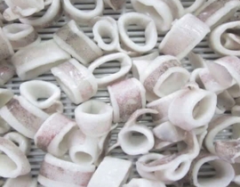 Mực ống cắt khoanh 2-3 cm